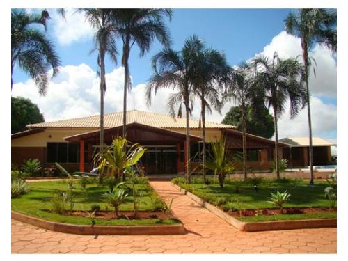 Espaço para casamento com amplo gramado