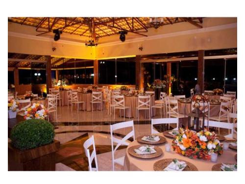 Amplo salão de festas