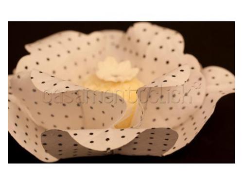 Rita cor branca com poá preto