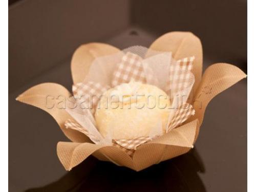 Julia cor base douradas, centro xadrez marrom